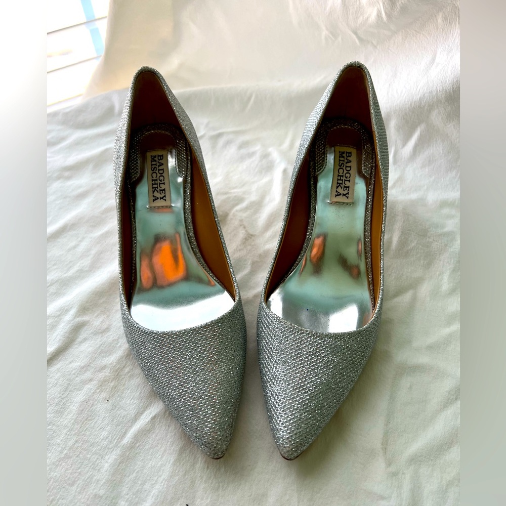 Badgley Mischka Poise Pointy Toe Pump Size 6 1/2 Silver